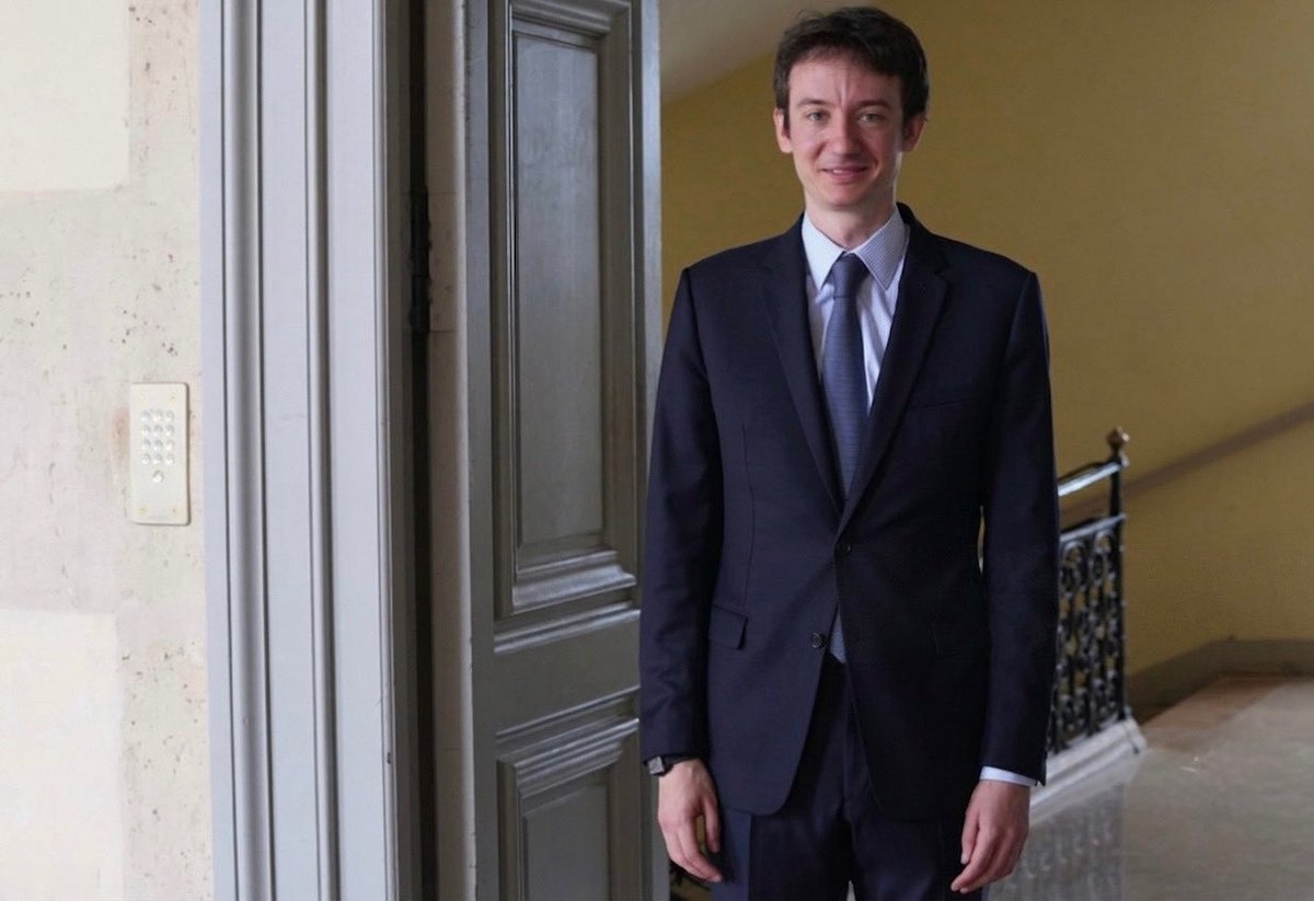 f_arnaultt's tweet photo. Frédéric Arnault, CEO of Loro Piana, at the inauguration ceremony for a new mathematics research institute held at Les Invalides in Paris. The institute is backed by École Polytechnique, Bernard Arnault's alma mater. @f_arnault #fredericarnault https://t.co/9o8yG7Hg3X