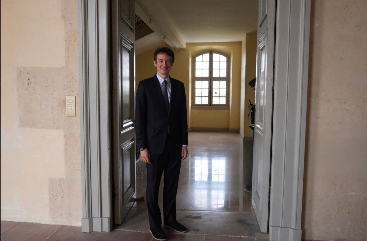 f_arnaultt's tweet photo. Frédéric Arnault, CEO of Loro Piana, at the inauguration ceremony for a new mathematics research institute held at Les Invalides in Paris. The institute is backed by École Polytechnique, Bernard Arnault's alma mater. @f_arnault #fredericarnault https://t.co/9o8yG7Hg3X