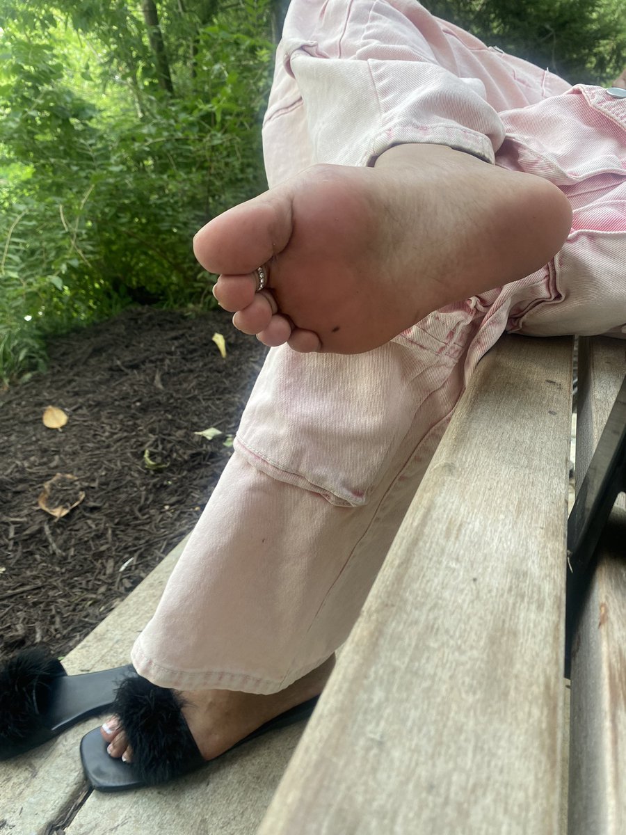 pay4dani's tweet photo. Come sit with mee 🥴 
#feet #soles https://t.co/Fv7ckUk0JY