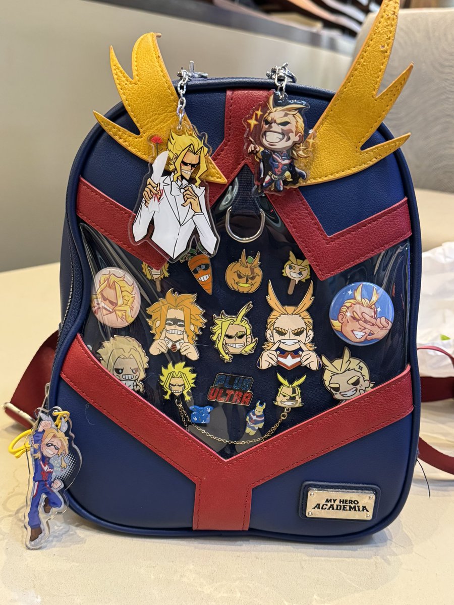 ravenstaag_'s tweet photo. ax day 1 ita bag + badge!! https://t.co/6Ht0n4DNdC