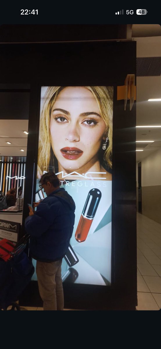 annaxtini tweet picture
