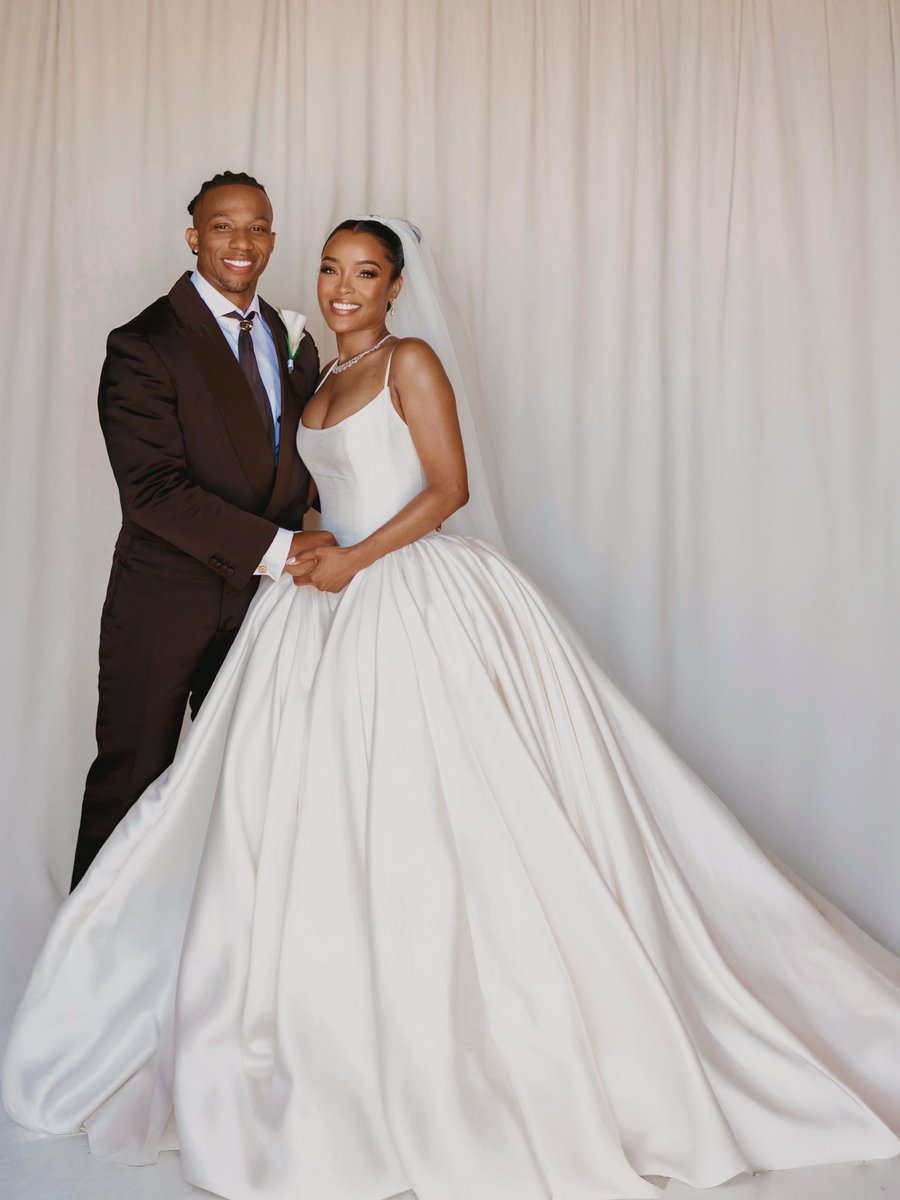 wavecheckers's tweet photo. LaToya &amp; Arlen Escarpeta at their wedding 💍 https://t.co/IWcdzDgI8F