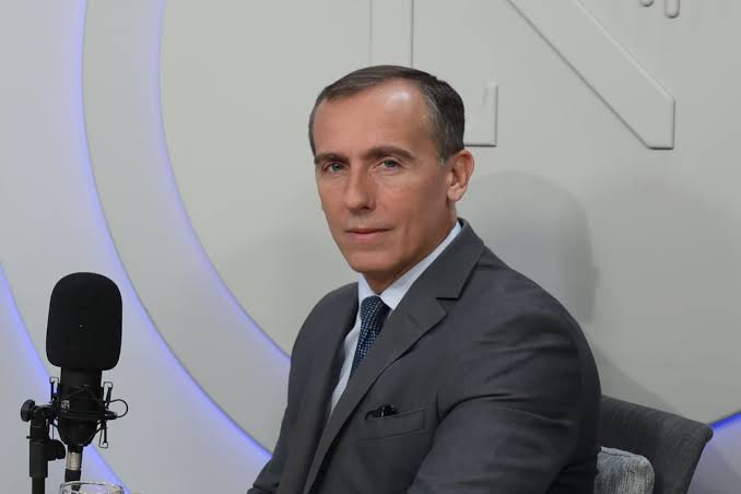 Chino24046451's tweet photo. El periodista Hugo Alconada Mon denunció judicialmente a Mauricio Macri durante su gobierno. 
Ahora a denunciado al ejecutivo de MILEI.
Durante los 20 años del kirchnerismo no realizó ninguna denuncia. ¿Habrá sido kgazo? o ¿ahora le sobra coraje? https://t.co/9SnH17pjZZ
