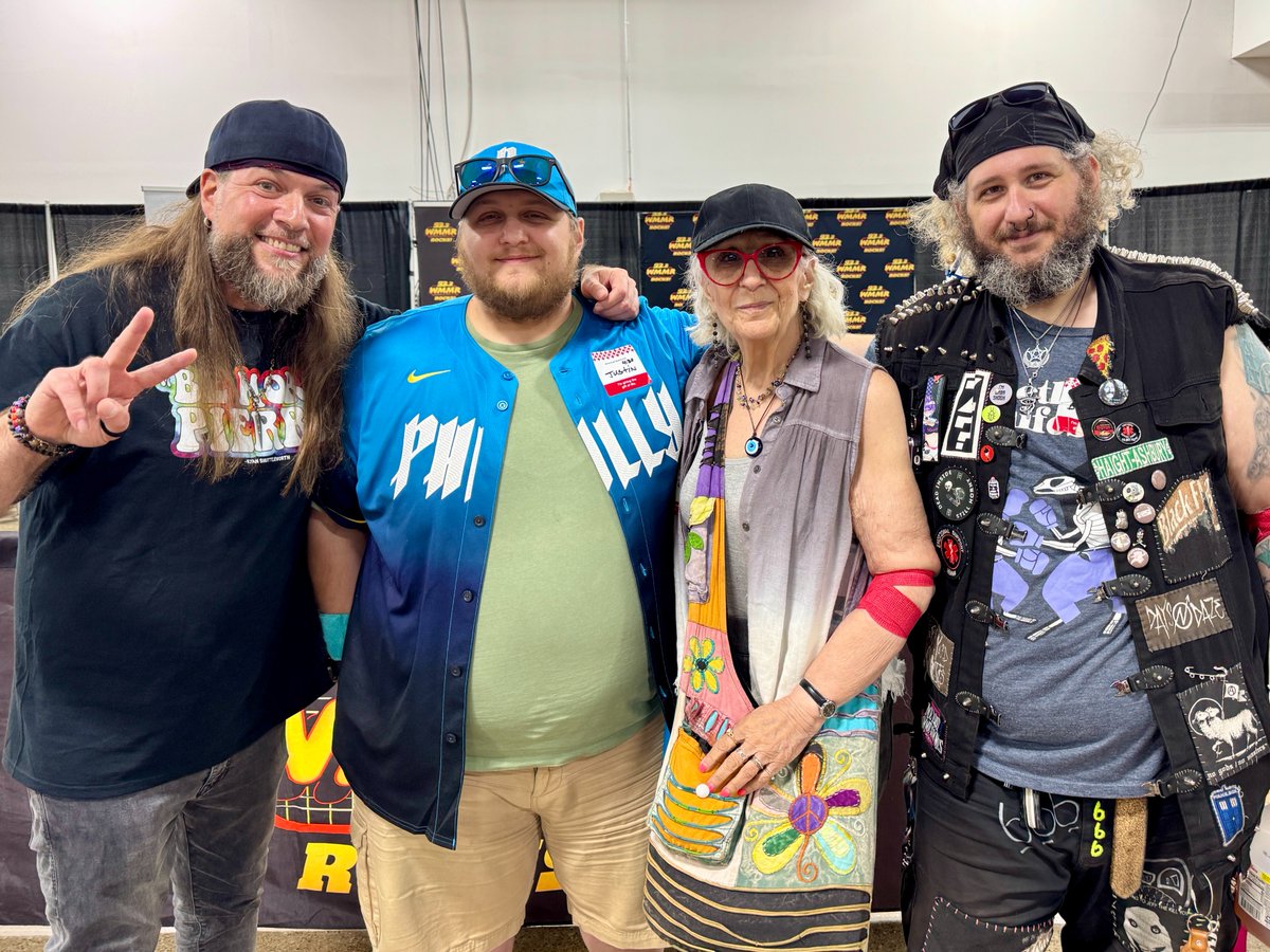 RedCrossPhilly's tweet photo. We grabbed this photo at the @PrestonSteve933 blood drive 2 wks ago after hearing Blake (far right) tell @brentporche on air about giving blood for the 1st time despite a fear of needles. Standing with his mom Ava and brother Justin, Blake told us, "It feels amazing!" ❤️ https://t.co/2uSip9E4Zm
