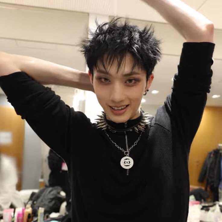 mfkeeho's tweet photo. man im so hungry i could eat emo jiung https://t.co/xuI4lNmgAp
