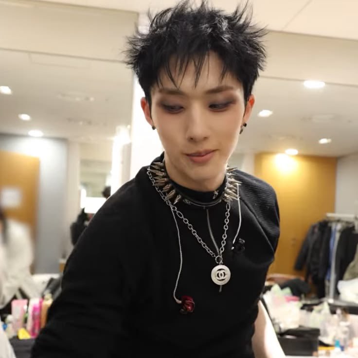 mfkeeho's tweet photo. man im so hungry i could eat emo jiung https://t.co/xuI4lNmgAp