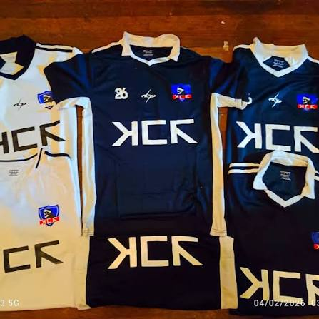 6SetMeFree's tweet photo. muito me admira que ninguem ainda tenha feito uma camiseta do são paulo no estilo da jersey do MCR q nem os chilenos fizeram uma camiseta do colo colo com o desenho da palheta https://t.co/GI01t4fsbm