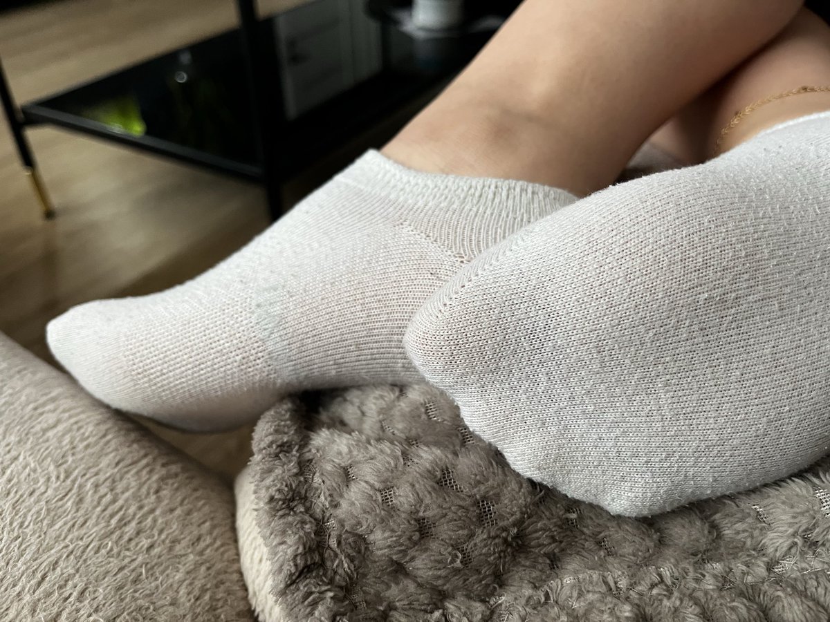 mistress_minion's tweet photo. Kochasz to 🥰

Kochasz moje stópki, kochasz moje białe skarpetki, kochasz mój głos i kochasz mój zapach 🥰

Dla moich stopek zrobisz wiele, dla takich cudownych skarpetek zrobisz wszystko 😏 https://t.co/FsbjUcs36H