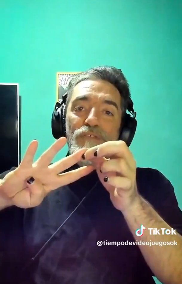 liukangjew's tweet photo. hay 4 tipos de militantes. el radical, el libertario, el peronista y el zurdo.

el radical es pobre: "saben si aumentaron la jubilacion? ah yo justo iba a ir al bingo por favor loco que nos den otro bono"

el libertario es muy virgen, es virgen aunque la haya puesto. ese esta todo el dia citando hayek, mirando a Ia inca mientras twitea, ojo con esa.

el peronista es bruto: "mira ahora vite yo en el laburo levanto caja y veo la calle no se compra nada daaale no me venga con cosa rara, que inflacion no se como e', yo voy a la urna y voto a critina a mi me encanta"

y el zurdo es muy gay: "es increible lo que dice myriam bregman es una reynaa ay me muero ay me muero que sea presidenta por favore dense cuenta chiques"