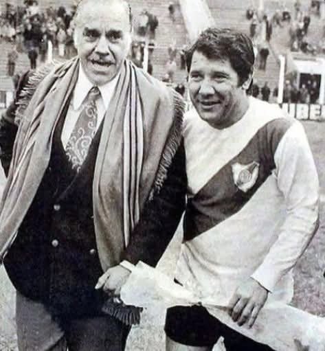 ElFeoyelBeto's tweet photo. El Charro Moreno y el Cabezon Sivori
La escuela de futbol mas grande e importante de la historia
🐔🇲🇨 https://t.co/UuXuyTd6T8