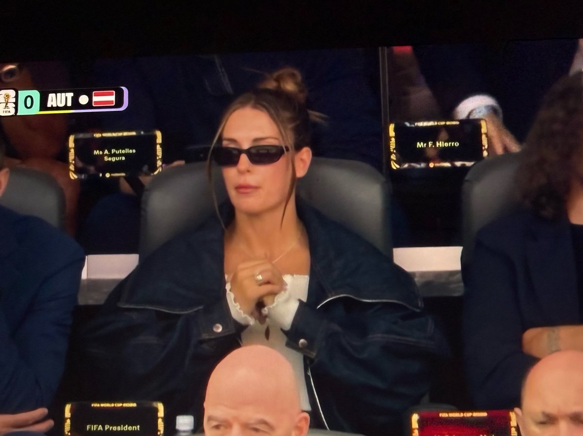 nadknlr's tweet photo. Lo más interesante del España vs Austria.
LA REINA ❤️✨ #Alexia 😍 https://t.co/TgPlISURwB
