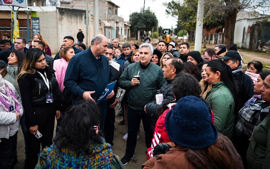MartinLlaryora's tweet photo. En #Córdoba cumplimos con la palabra. Cada obra que ponemos en marcha o terminamos significa más desarrollo, más oportunidades y una respuesta concreta para quienes viven, trabajan y transitan nuestros barrios.

Gobernar también es estar cerca de la gente: recorrer, escuchar, dialogar y transformar esas necesidades en soluciones.

#HacerParaCrecer