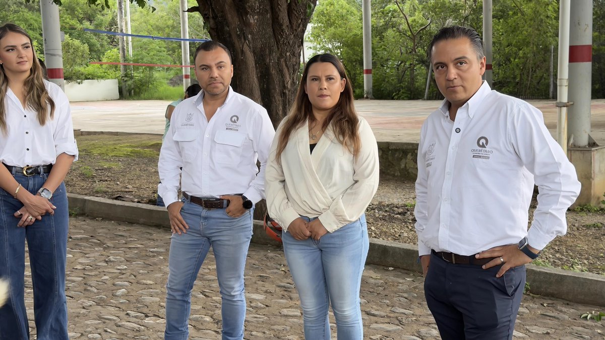 SEGOB_Queretaro's tweet photo. El secretario de Gobierno @Eric_gudino y la presidenta municipal de Landa de Matamoros, Yunuen Benítez junto con la subdelegada Miriam Labastida Ponce realizaron un recorrido por la📍 comunidad de Las Ánimas, en el municipio de Landa de Matamoros.

Ahí, los funcionarios y personal de Servicios Públicos escucharon a los habitantes, quienes solicitaron el apoyo para que la #CFE atienda sus demandas respecto a las fallas en el servicio de energía eléctrica que se han estado presentando en   la Sierra.
#AquíContigo