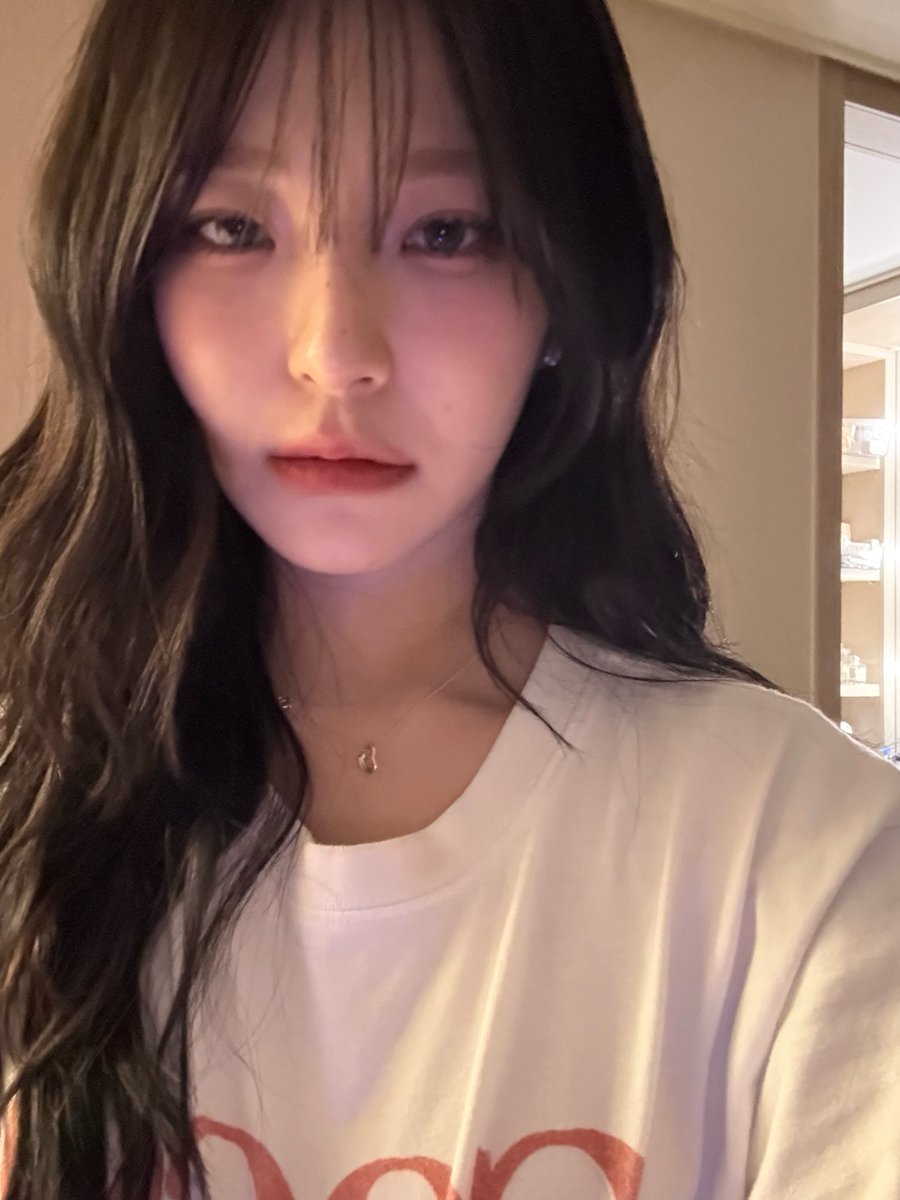 jiheonx's tweet photo. Half awake but still trying to look very cute today. https://t.co/tphSKTifyo
