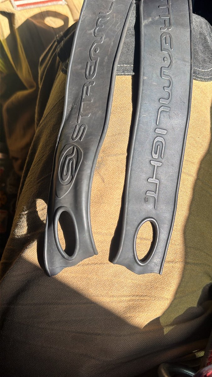 Jer_Bil's tweet photo. Between this snapping on an incident and my 3’rd streamlight vantage 2 breaking I think I am done with these products https://t.co/qlH7IF7jwZ
