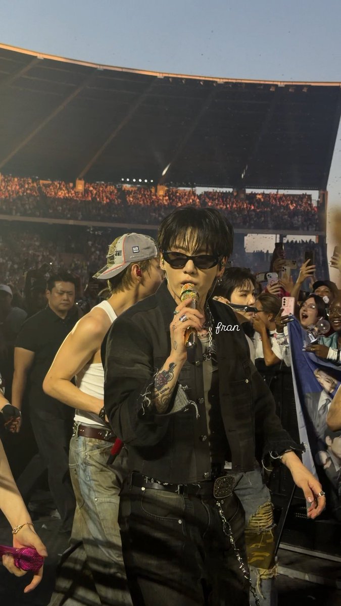 xhrrysdimples's tweet photo. WTF WTF WTF I’M STILL CRYING HE’S MY LIFE https://t.co/O0qBVFJq1C