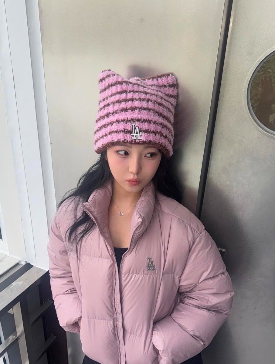 jiheonx's tweet photo. ㅤㅤㅤ

Embracing this monochromatic aesthetic, feeling utterly dainty in my soft puffer and whimsical beanie—a truly serene, effortless, and charming ensemble for today’s quiet interlude. 🍡🎀🌸🍬

ㅤㅤㅤ https://t.co/4RzPILZUQz