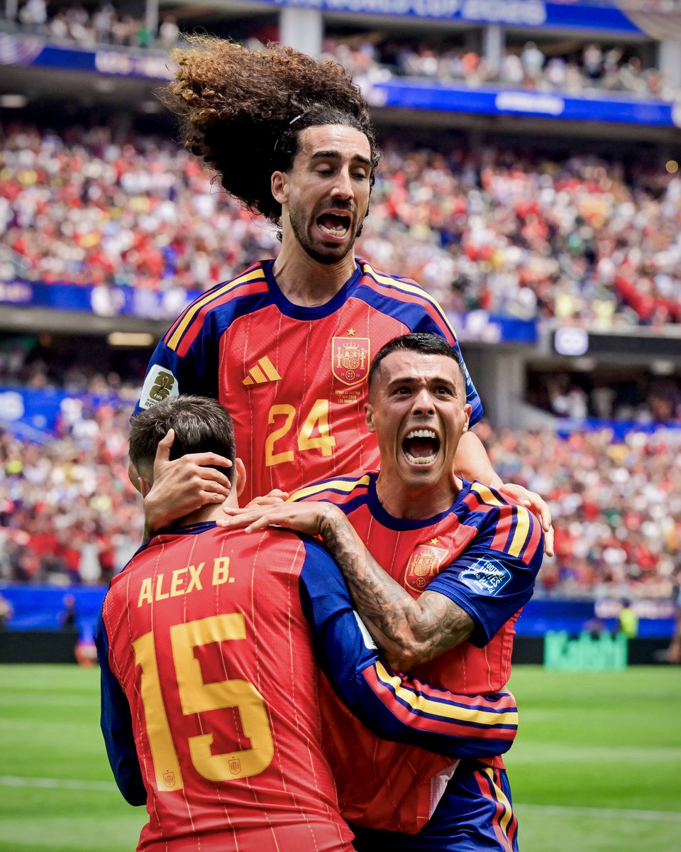 GMArenaPT's tweet photo. 🏆🌍 Quase sem suar, Espanha 🇪🇸 VENCE (3-0) e está nos oitavos de final do Mundial! 

Os espanhóis ficam à espera de Portugal 🇵🇹 (se der tudo certo hoje à noite).

❌ Áustria 🇦🇹 está ELIMINADA. 

#FIFAWorldCup #ESPAUT https://t.co/6dQRIAKjrt