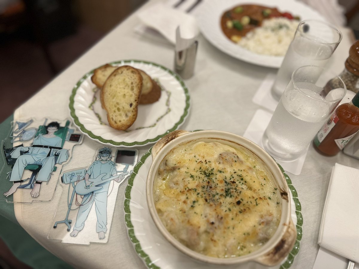 yondo0204's tweet photo. この前れいちゃんとカラオケとカフェとご飯食べた☕*°🎤 https://t.co/yvnZxv8emS