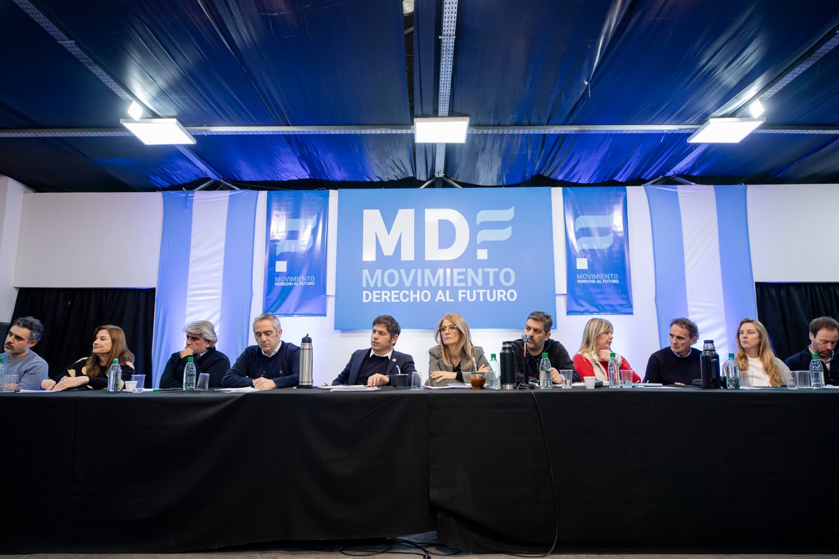 Kicillofok's tweet photo. Tenemos el compromiso y la obligación de construir una alternativa plural y un mejor futuro para nuestro pueblo después del sufrimiento que le están haciendo pasar.

Gracias a los compañeros y compañeras del @MOVIMIENTODAF que siguen militando, trabajando y organizando encuentros como el que compartimos hoy en La Plata.