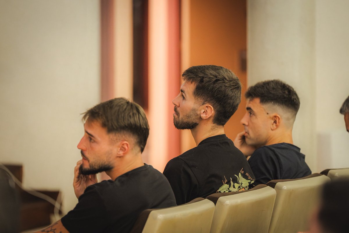 UEO1921's tweet photo. 📞 Va rebre la trucada de la #UEOlot...

✍️ I ni s'ho va pensar dos cops.

🧨 Ha vingut a petar-ho des del primer dia.

🎯 Tenim nou nou, tenim @markustenas!

#ElClubCatalàDeVeritat #2RFEF2 https://t.co/QMQFT9V3D1