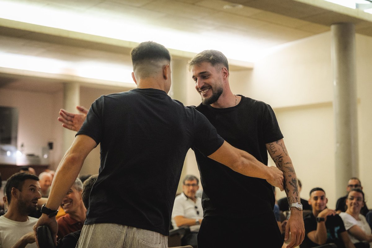 UEO1921's tweet photo. 📞 Va rebre la trucada de la #UEOlot...

✍️ I ni s'ho va pensar dos cops.

🧨 Ha vingut a petar-ho des del primer dia.

🎯 Tenim nou nou, tenim @markustenas!

#ElClubCatalàDeVeritat #2RFEF2 https://t.co/QMQFT9V3D1