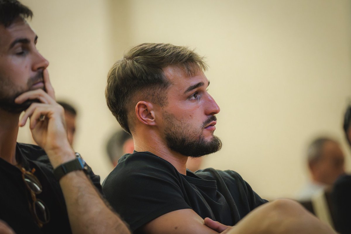 UEO1921's tweet photo. 📞 Va rebre la trucada de la #UEOlot...

✍️ I ni s'ho va pensar dos cops.

🧨 Ha vingut a petar-ho des del primer dia.

🎯 Tenim nou nou, tenim @markustenas!

#ElClubCatalàDeVeritat #2RFEF2 https://t.co/QMQFT9V3D1