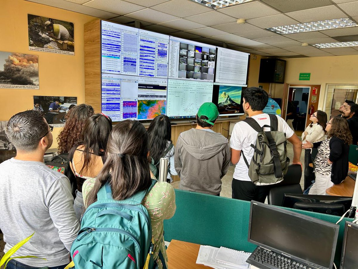 FLACSOec's tweet photo. 📰 #NoticiasFLACSO
Estudiantes de la Maestría en Estudios Urbanos, mención en Gestión de Ciudades y Cambio Climático (convocatoria 2025), realizaron un recorrido académico al Instituto Geofísico de la Escuela Politécnica Nacional. Una experiencia que fortalece el aprendizaje a través del vínculo entre la formación en aula y el conocimiento aplicado.

@IGM_Ecuador
