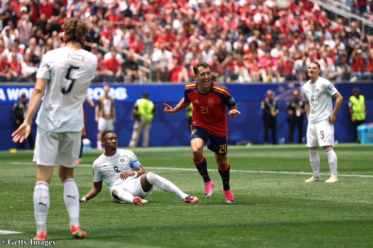 SoccerKingJP's tweet photo. 🇪🇸試合結果🇦🇹
スペインが16強入り！　オヤルサバル2発＆ポロがゴール、被枠内シュート0本とオーストリアを圧倒
https://t.co/Ntt02RFwWI

🗣️編集部より
「スペイン代表が結果・内容ともに圧倒し、オーストリア代表に3-0で勝利。南アフリカ大会以来、4大会ぶりに決勝トーナメント1回戦を突破しました」 https://t.co/W40WXkpR5h