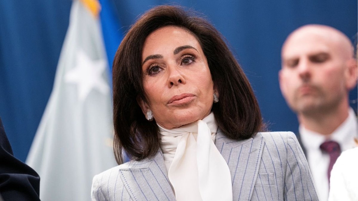 LucasSa56947288's tweet photo. Describe Jeanine Pirro in one word. https://t.co/1CjCO3HbRf