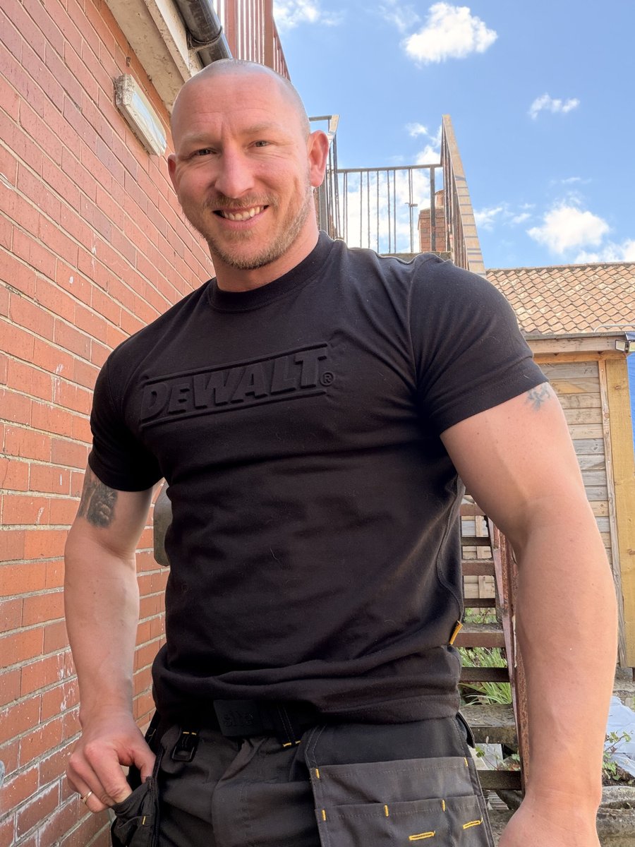 natesteel01's tweet photo. Does this make me look responsible... or just good-looking? https://t.co/WnN7D9G43G