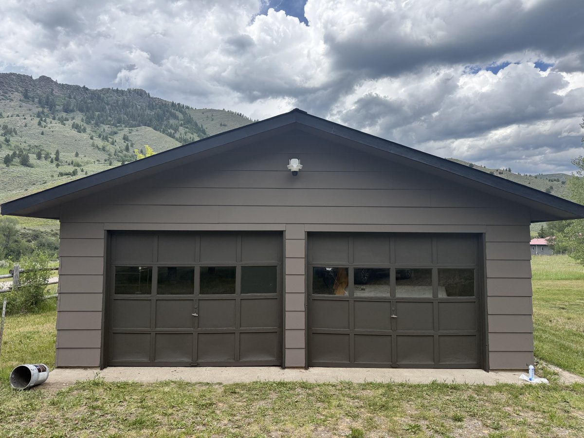 Carston_Bushey's tweet photo. With a much needed repaint of the garage, here’s the before and after! https://t.co/dezf8FUXoK