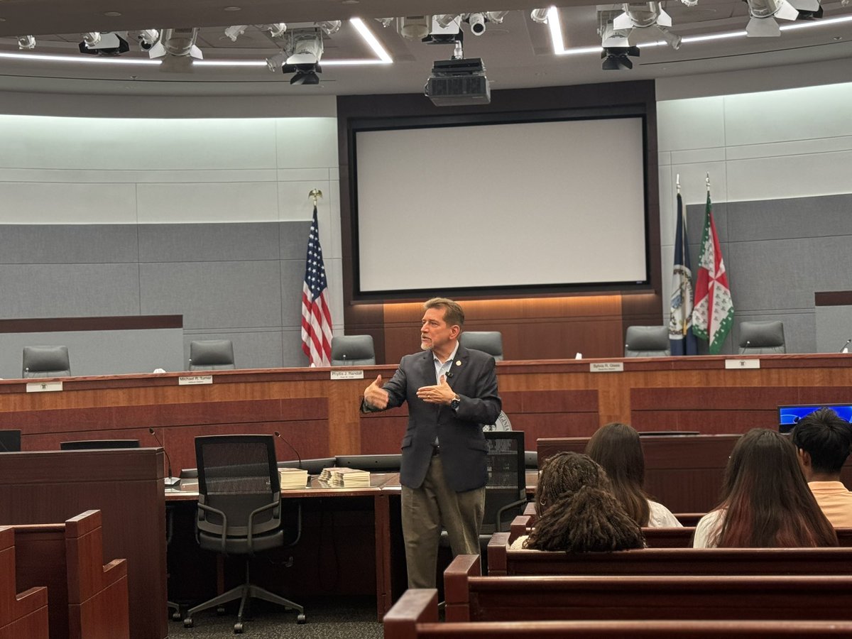 DavidReidVA's tweet photo. It was a pleasure speaking with the students at @LoudounYouth last week about my career journey, leadership, public service, &amp; the challenges that helped shape my path.

Thank you for the opportunity. I always enjoy answering thoughtful questions from future leaders. https://t.co/va1vs1Dw6a