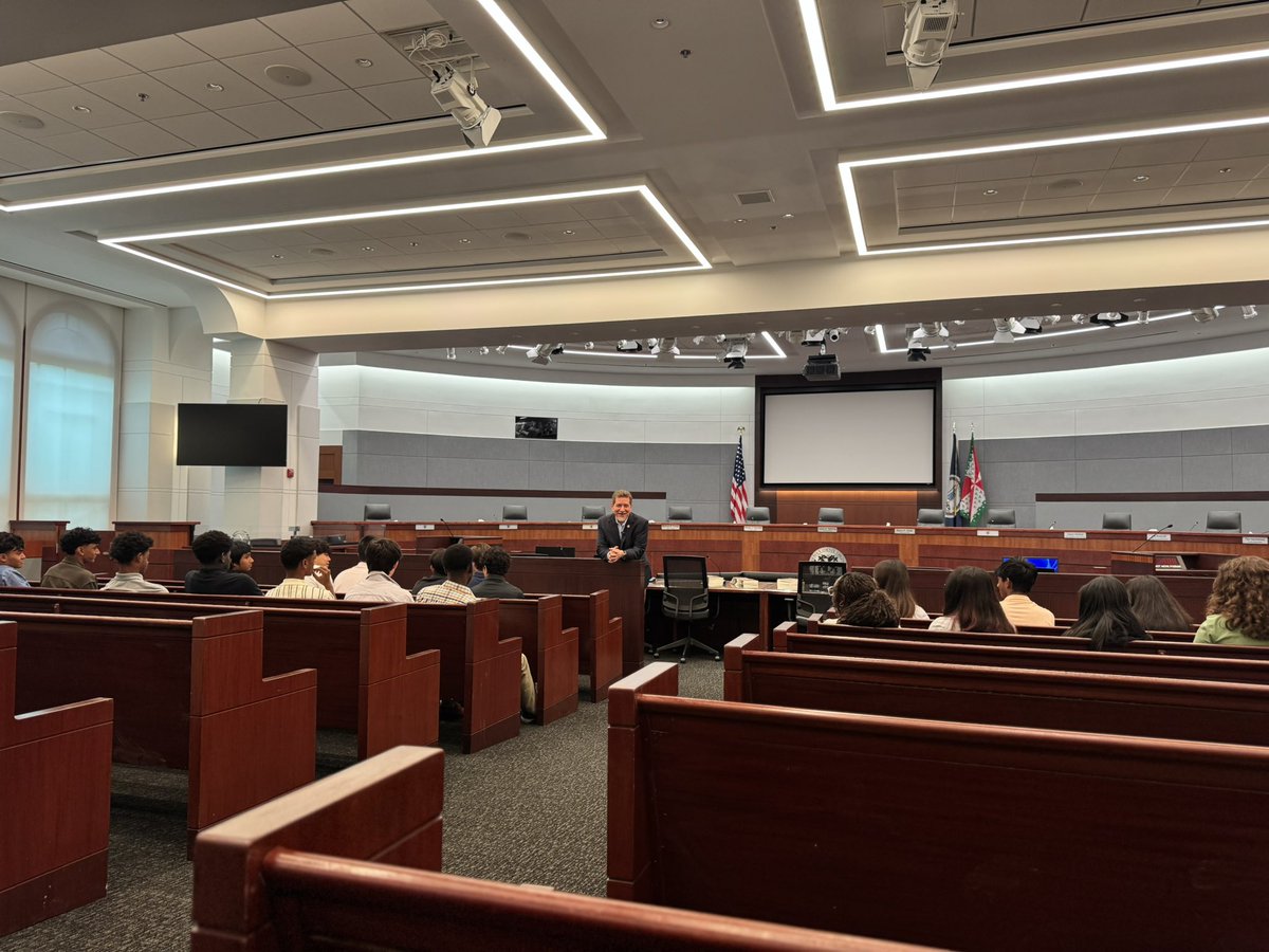 DavidReidVA's tweet photo. It was a pleasure speaking with the students at @LoudounYouth last week about my career journey, leadership, public service, &amp; the challenges that helped shape my path.

Thank you for the opportunity. I always enjoy answering thoughtful questions from future leaders. https://t.co/va1vs1Dw6a