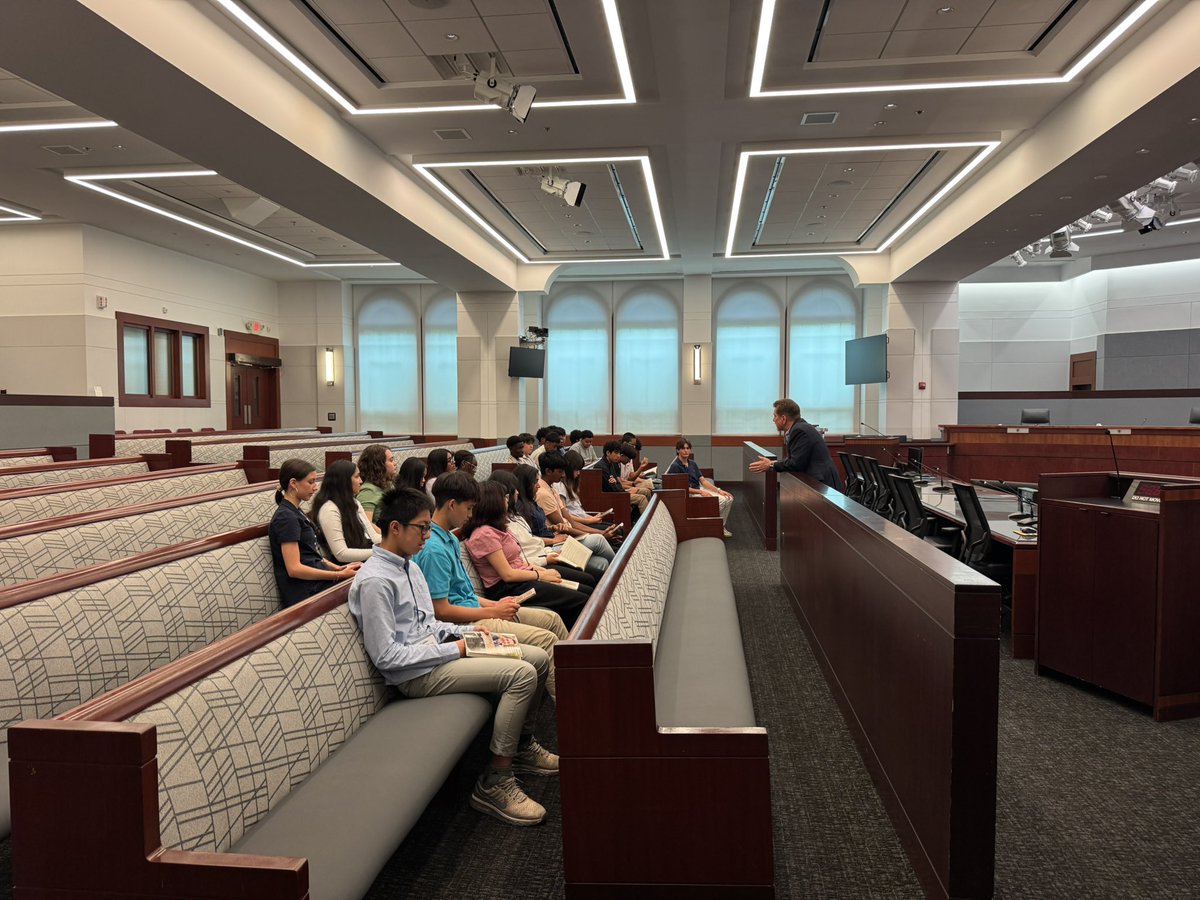 DavidReidVA's tweet photo. It was a pleasure speaking with the students at @LoudounYouth last week about my career journey, leadership, public service, &amp; the challenges that helped shape my path.

Thank you for the opportunity. I always enjoy answering thoughtful questions from future leaders. https://t.co/va1vs1Dw6a