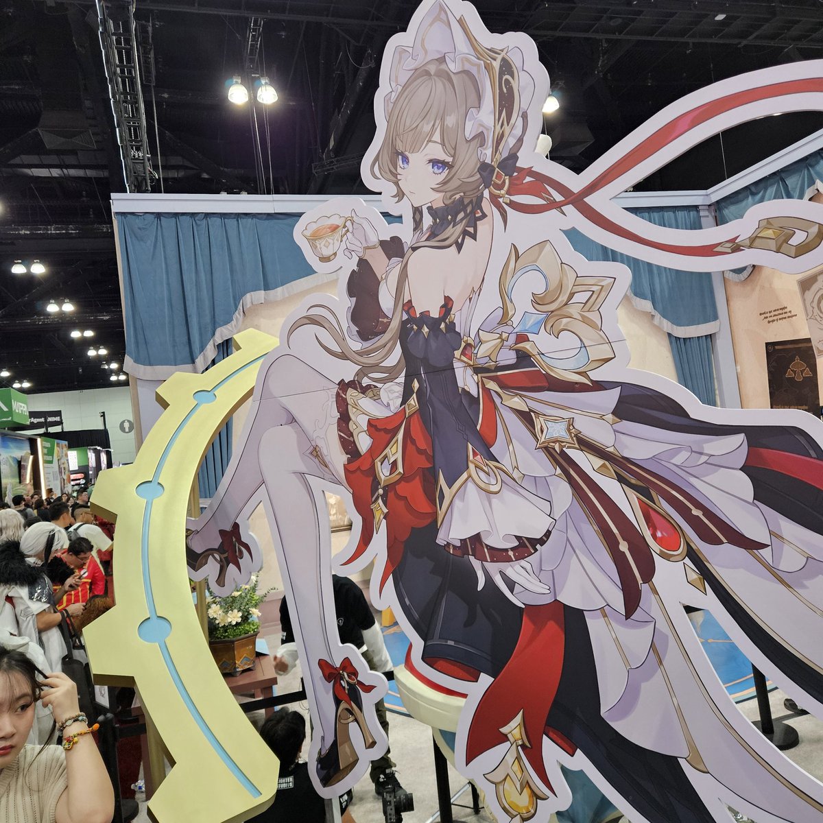 bkchangz's tweet photo. At the genshin booth #genshinlunaviii #sandronesteaparty https://t.co/aIijDYMYuZ