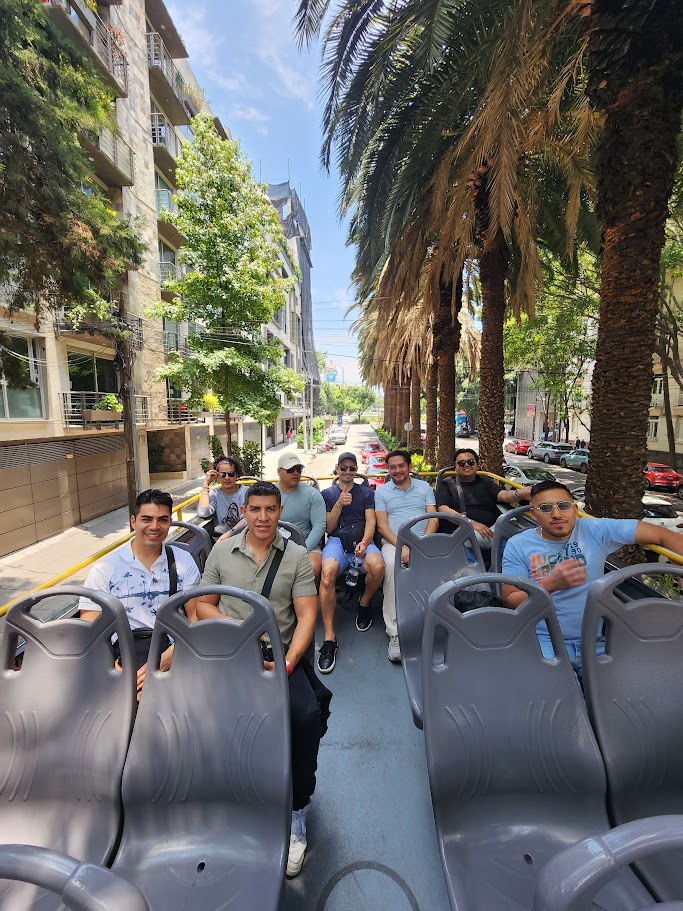 SuavecitasGay's tweet photo. El tour de CDMX Gay Pride 2026 se realizó y fue extraordinario crear nuevas conexiones.

¿Quieres sumarte a nuestros tours?

Escribenos para proporcionarte el calendario de viajes 2026

📲 Envíanos WhatsApp https://t.co/eCUTSUXGMC

#ViajesGay #SuavecitasGay #GrupoGay #parejagay #solterosgay #viajesgay #toursgay #mexicogay #travelersgay #Turismolgbt