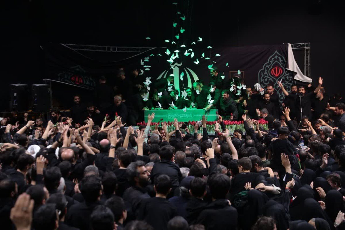 Hananeh180's tweet photo. خیلی وقت بود ندیده بودیمت عزیز دل ما 😭😭
#باید_برخاست
#آقای_شهید_ایران https://t.co/vutyj1eZpY