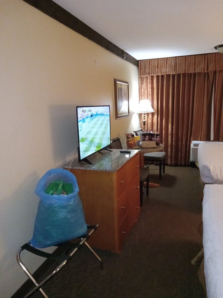 JOHNBROUMAS's tweet photo. Richmond BC Thursday July 2 2026 my 2 Queen Beds Hotel room today. Breakfast at the Hotel. Central Mall Walmart shopping today. McDonalds 2 Cheese Burgers,Free Ice Cream 🍦 today. Chips Dr Pepper 6 pack, Chocolate Bars 2 for Toronto Blue Jays baseball today. 🙂🥚🥞🧁🍌🍔🍟🥤🍫⚾ https://t.co/5ocnv4iETh