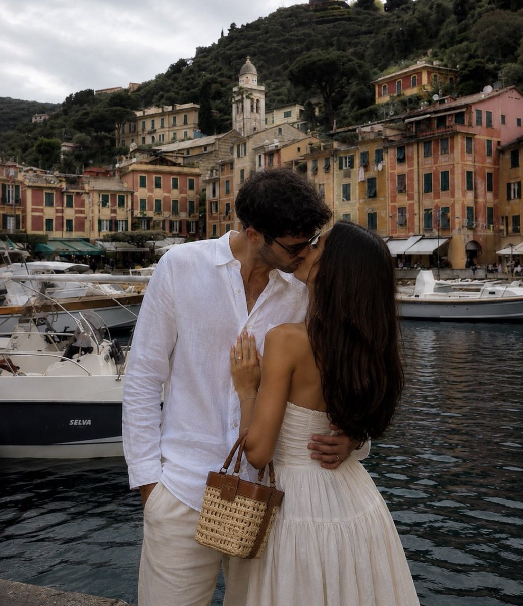 Aurielle007s's tweet photo. someday on the street of Italy with the love of my life https://t.co/VDr7qWDO12
