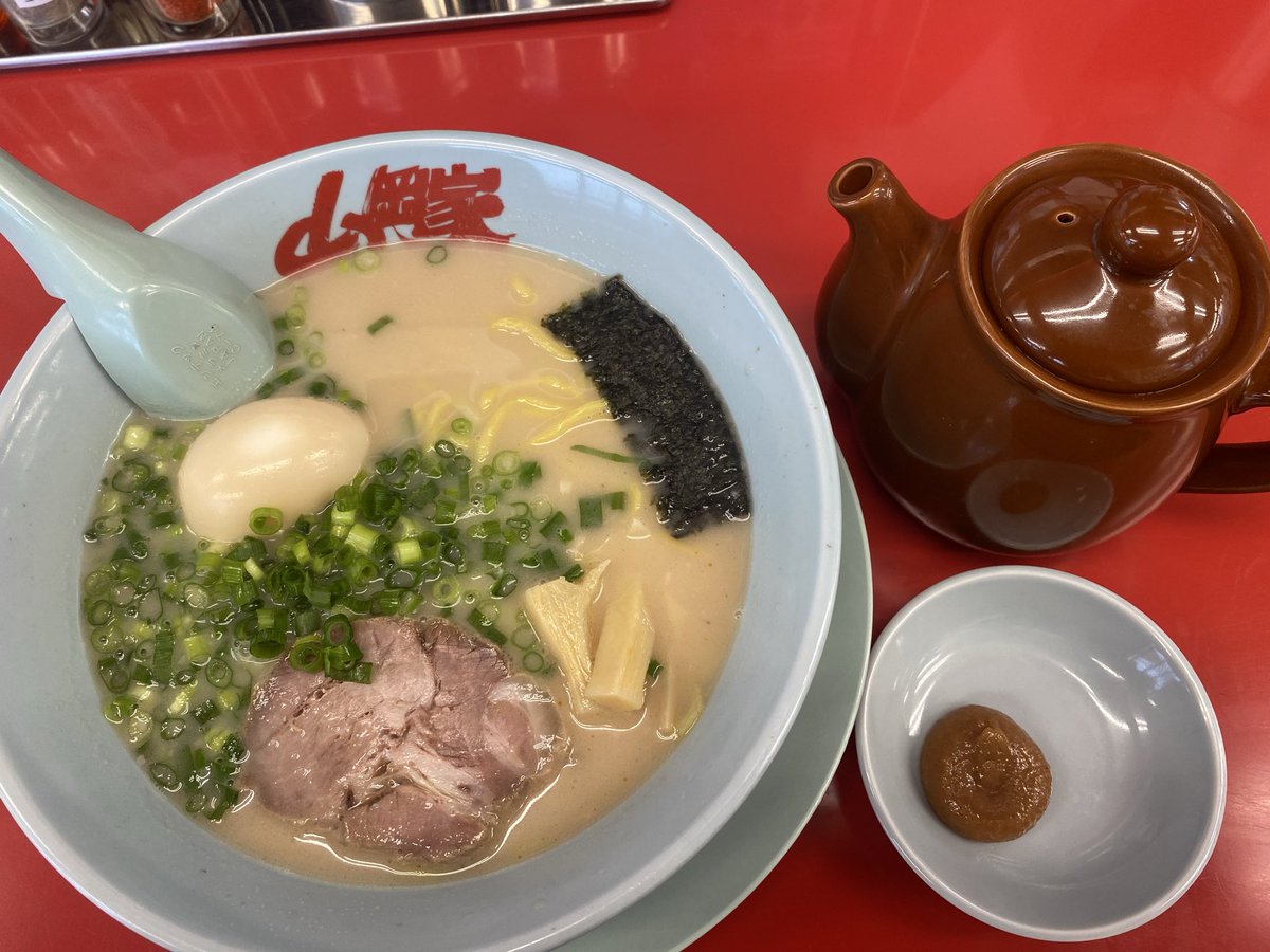 7oWoThf0Oz5959's tweet photo. 本日の山岡家🍜プレ塩　初の試み
かため・油なし・うすめ
TP練り梅・割りスープ
背脂なしだとダイレクトに伝わるとんこつ
練り梅合うわ〜😊
うすめ➕割りスープ最高😆
さらにダイレクトに伝わるとんこつスープ
最後はグランドクロス✝️でキメるぜ
#山岡家 https://t.co/myZopfpf2t