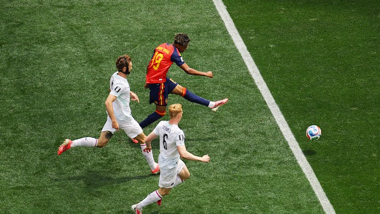 AlAnba_News_KW's tweet photo. كأس العالم: إسبانيا عبرت النمسا بالثلاثة

- تنتظر الفائز من مواجهة كرواتيا والبرتغال

https://t.co/nfXtKd505K https://t.co/RQF7xO31MC