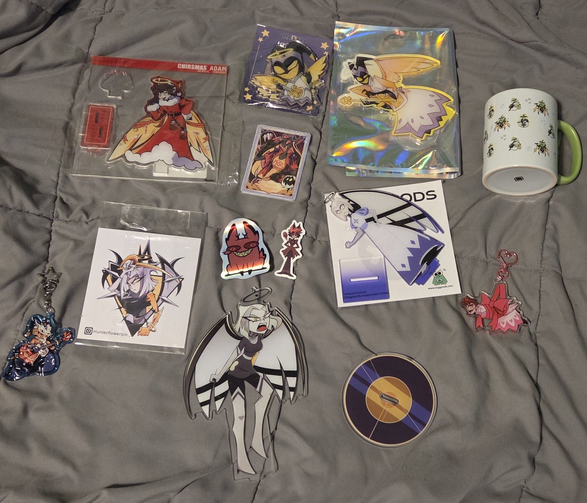 Jinx_Mikilson's tweet photo. Hello, its me again. The bitch who keeps running out of room XD 

Doing another clear out ♡

Fanmade and official merch. Feel free to DM or comment questions ♡

#hazbinhotel #helluvaboss #merchforsale #merchforttrade #hazbinhotelmerch #helluvabossmerch https://t.co/idXT1nzBNE