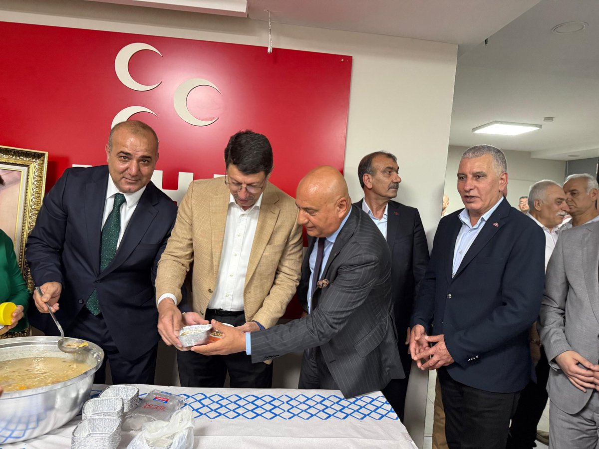 mhpcukurova's tweet photo. İl Başkanımız Sayın Hakan YILDIRIM, MYK Üyemiz Sayın Mustafa İZGİOĞLU, Seyhan İlçe Başkanımız Turgut BAĞDAĞI, Yüreğir İlçe Başkanımız Ayhan BULAN, Sarıçam İlçe Başkanımız Eyüp AKBULUT, il ve ilçe yönetim kurulu üyelerimiz, Çukurova Ocak Başkanımız Berk AKŞAK, dava arkadaşlarımız ve kıymetli hemşehrilerimizin katılımlarıyla, Çukurova İlçe Teşkilatı olarak İlçe Başkanımız Mehmet ŞAHİN’in ev sahipliğinde ve KAÇEP ekibimizin organizasyonuyla aşure etkinliğimizi gerçekleştirdik.

Birlik, beraberlik ve paylaşma kültürünün en güzel örneklerinden biri olan bu anlamlı buluşmada, gönül soframızda bir araya gelmenin mutluluğunu yaşadık.

Katılım sağlayan tüm misafirlerimize teşekkür ederiz.
