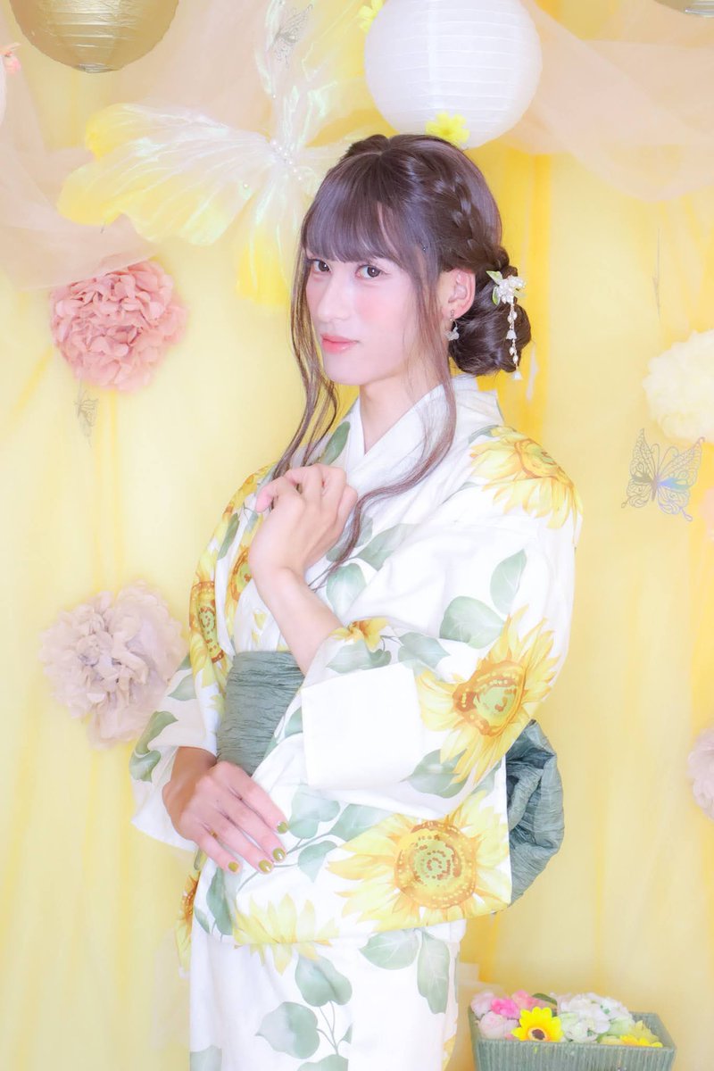 NAGI_ALTaRia's tweet photo. cottonさんで浴衣着てきました👘
向日葵柄で落ち着いた綺麗めお姉さん風メイクをしていただきました🌻
ネイルは帯と同じ緑色にしました💚

特別背景で撮影出来て7月を素敵な形でスタート出来ました✨ありがとうございました😊

#女装 
#cotton心斎橋 https://t.co/lFWWG5W9aZ