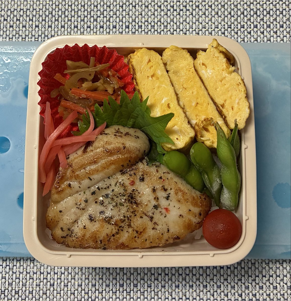 YUMIbmcy's tweet photo. 毎日コツコツ夫婦弁当♡
#ランチ
#お弁当
#おうちごはん https://t.co/pYzIRwQtKg