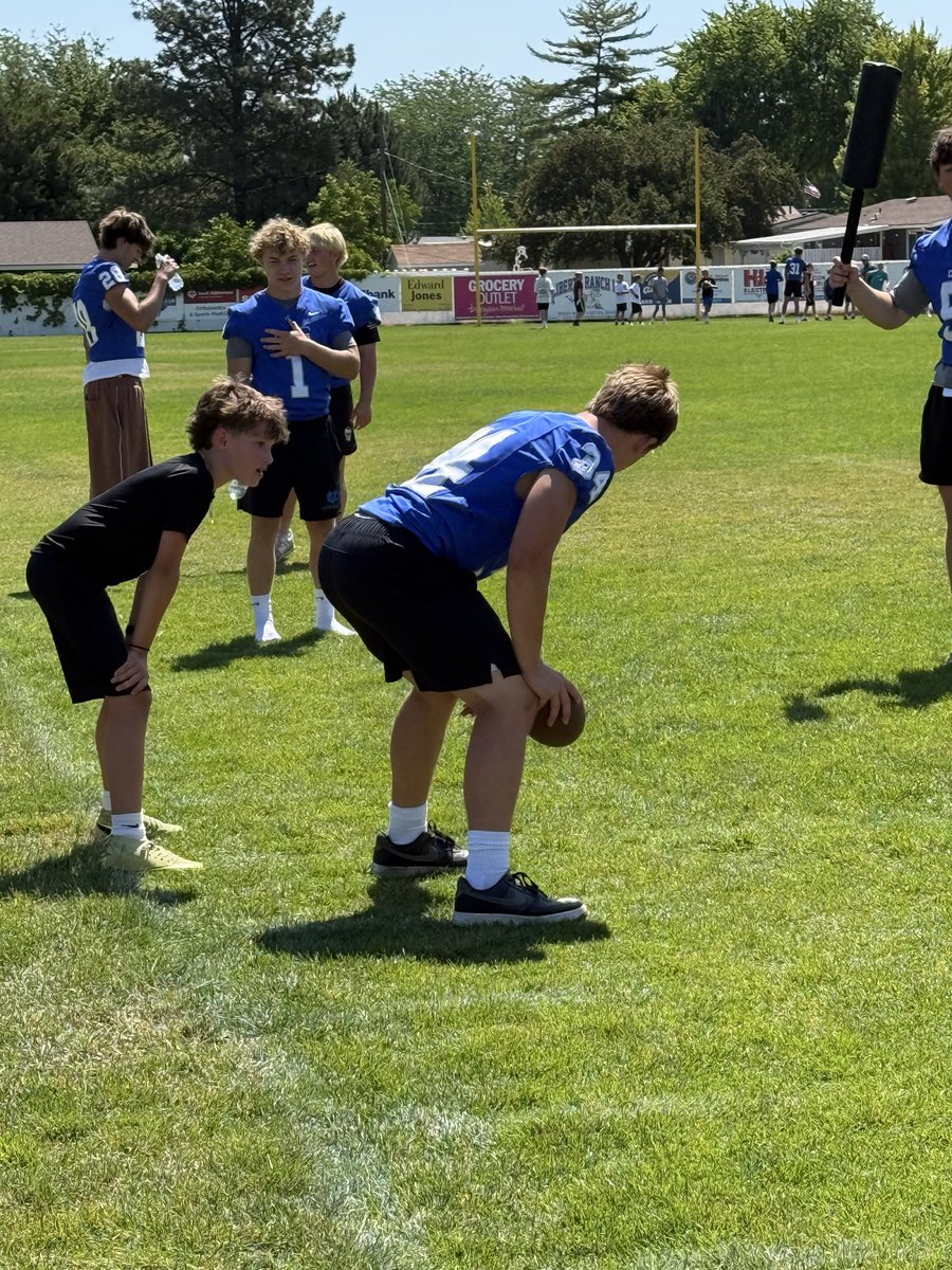ChasenHatlen's tweet photo. Had a great time at kids camp working with the future chargers! https://t.co/S4b1BAFXnI