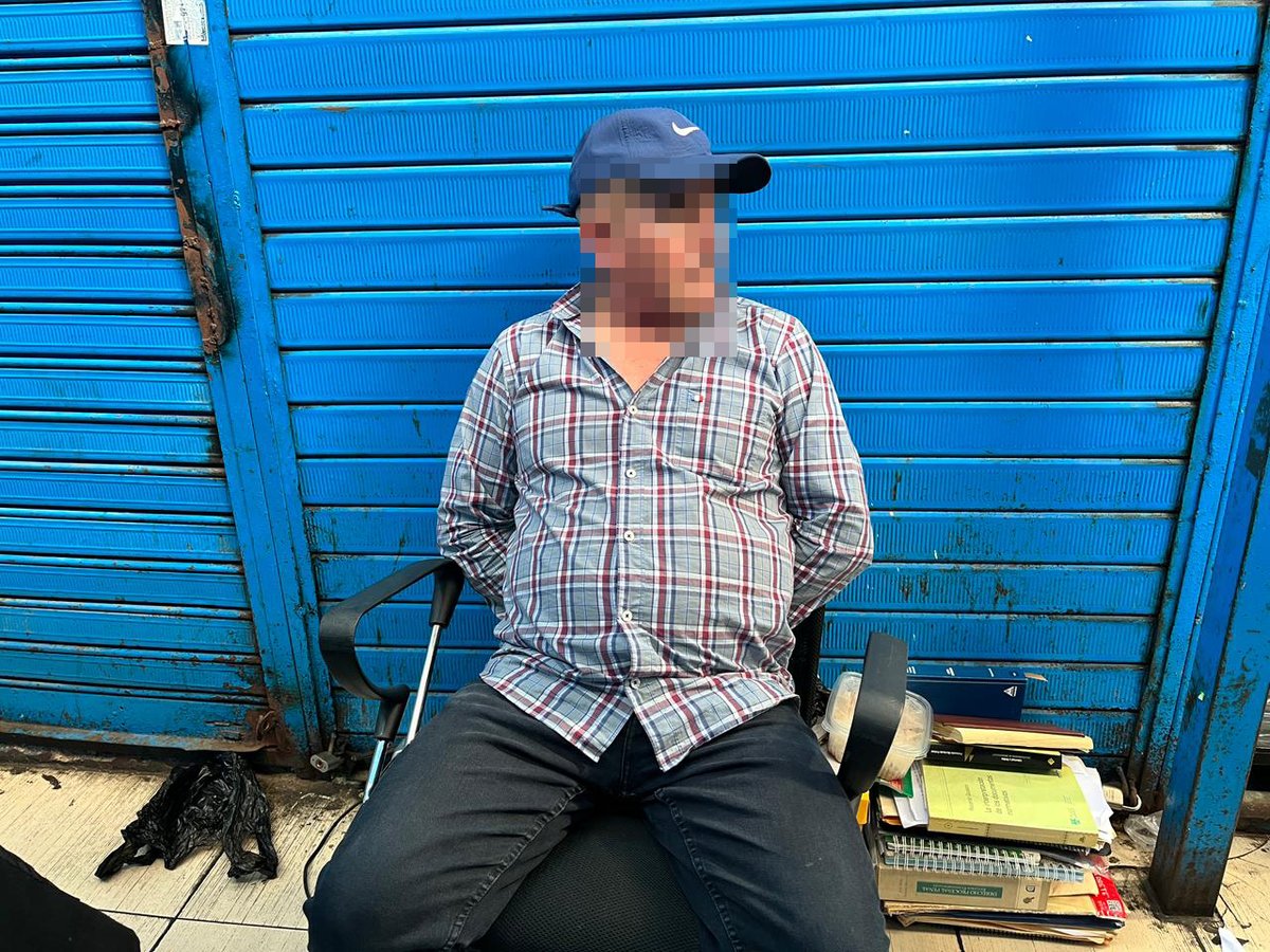 FiscaliaPeru's tweet photo. ✅Durante la intervención, realizada junto al fiscal adjunto Ernesto Chavez Rodriguez, se detuvo en flagrancia al encargado de uno de los locales, mientras que los responsables de los demás negocios se encuentran no habidos. Las diligencias se realizan por los presuntos delitos contra la propiedad industrial (derecho de marca) y contra la salud pública.

▶️Participan miembros de la PNP, Digemid, así como un representante de la empresa de medicamentos para verificar insitu la autenticidad de los productos incautados.