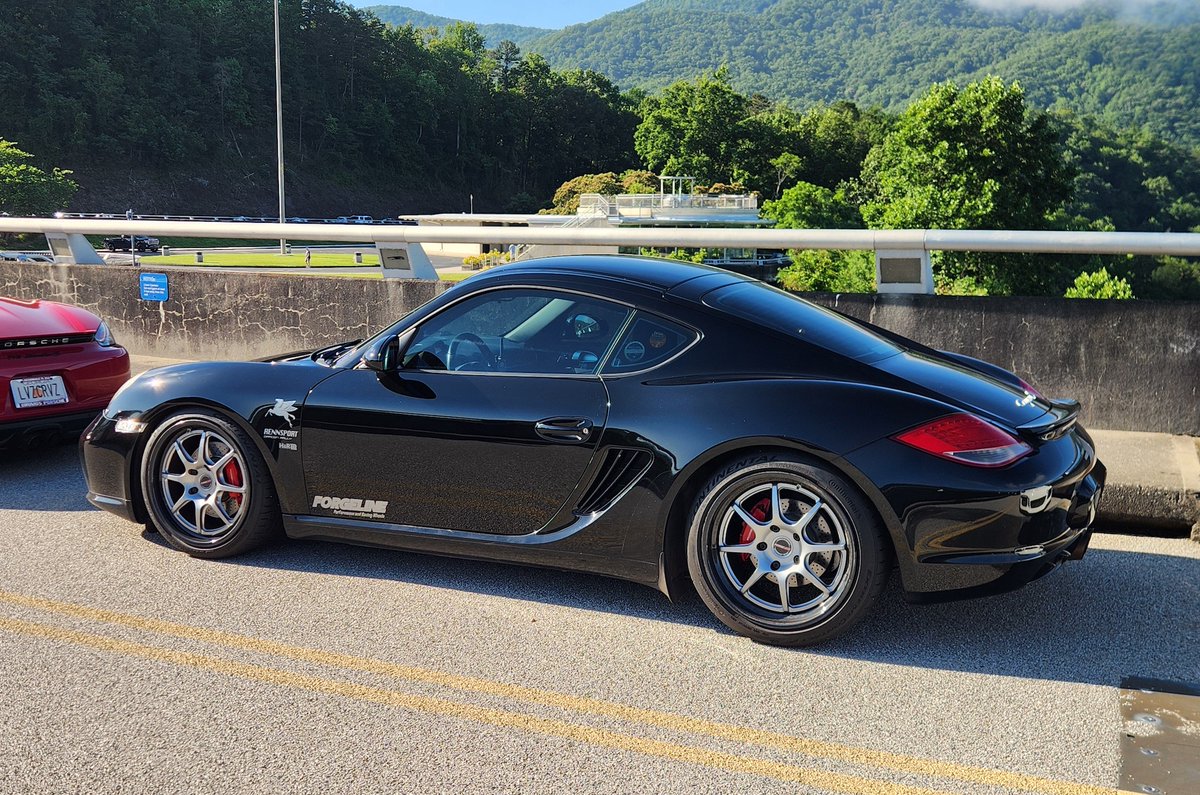 ForgelineWheels's tweet photo. Worth every penny. Mike P. noticed the dramatic improvement in vehicle ride, handling, and performance from the massive 8 lbs. EACH weight savings, when he took his #Porsche #Cayman S on #Forgeline #CarbonForged #GECarbon wheels to the 2026 Rennsport Dragon Rally. See more at: https://t.co/GSgzDOmlWP
🇺🇸🇺🇸🇺🇸
-----------
Wheel: #ForgelineGECarbon
Type: Two Piece Forged Aluminum & #CarbonFiber Hybrid
Series: Carbon+Forged Series
Size: 19x9.0 (1.5-inch Outer Lip) & 19x10.0 (2.5-inch Outer Lip)
Finish: Hyper Silver Centers with Real Carbon Fiber Barrels (Full Gloss)
Options: Carbon Fiber Inlay Center Caps
