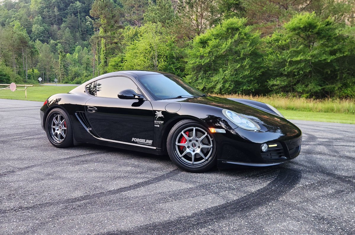 ForgelineWheels's tweet photo. Worth every penny. Mike P. noticed the dramatic improvement in vehicle ride, handling, and performance from the massive 8 lbs. EACH weight savings, when he took his #Porsche #Cayman S on #Forgeline #CarbonForged #GECarbon wheels to the 2026 Rennsport Dragon Rally. See more at: https://t.co/GSgzDOmlWP
🇺🇸🇺🇸🇺🇸
-----------
Wheel: #ForgelineGECarbon
Type: Two Piece Forged Aluminum & #CarbonFiber Hybrid
Series: Carbon+Forged Series
Size: 19x9.0 (1.5-inch Outer Lip) & 19x10.0 (2.5-inch Outer Lip)
Finish: Hyper Silver Centers with Real Carbon Fiber Barrels (Full Gloss)
Options: Carbon Fiber Inlay Center Caps
